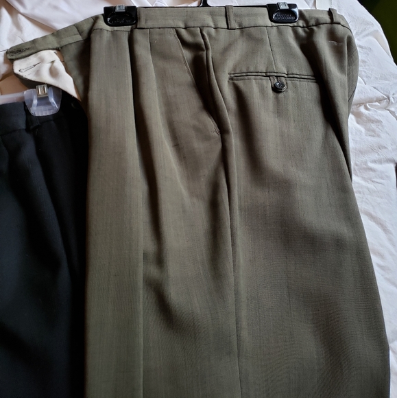 Men's suits like new.  Worn once or twice each. - Picture 16 of 16